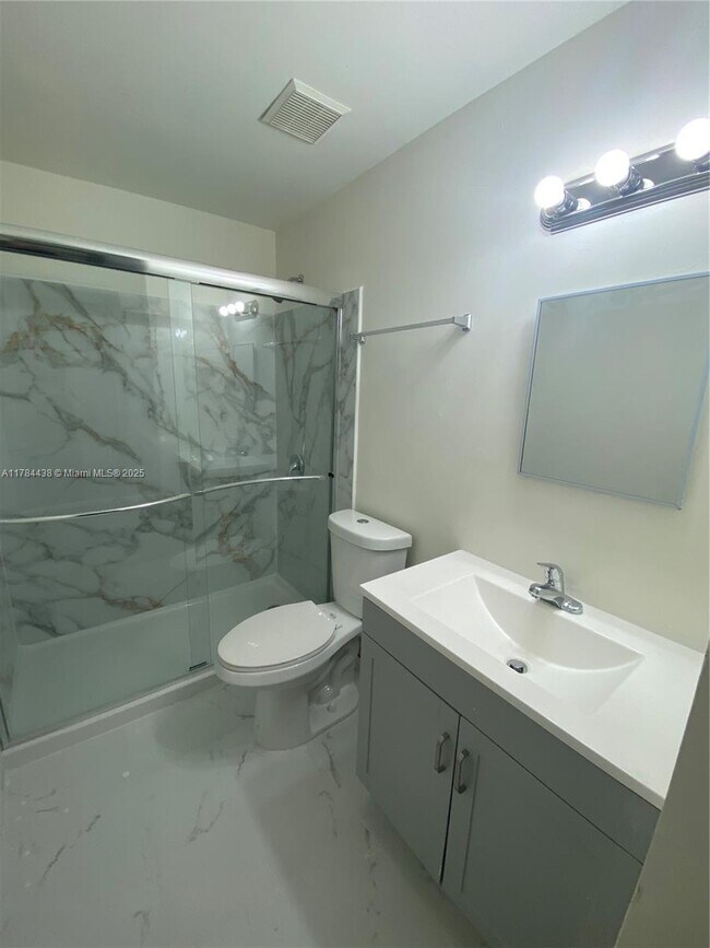 Foto del edificio - 8250 SW 149th Ct