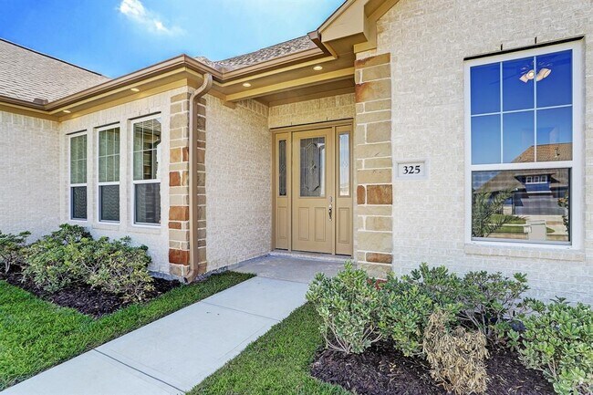 Foto del edificio - 325 Twin Timbers Ln