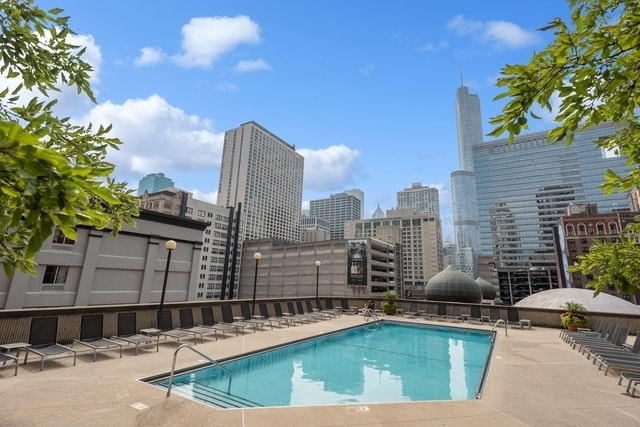 Foto del edificio - 10 E Ontario St