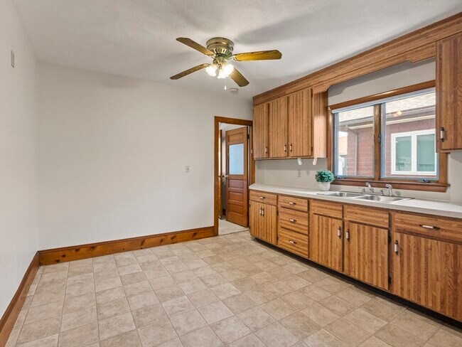 Foto del edificio - 37 Wright Ave