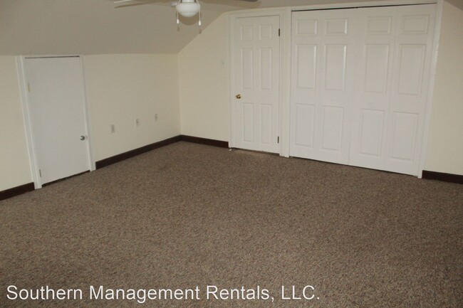 Building Photo - 2 br, 1 bath House - 4 E. Main St. Apt. B