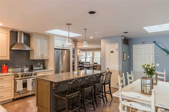 Building Photo - 3693 Pine Neck Rd