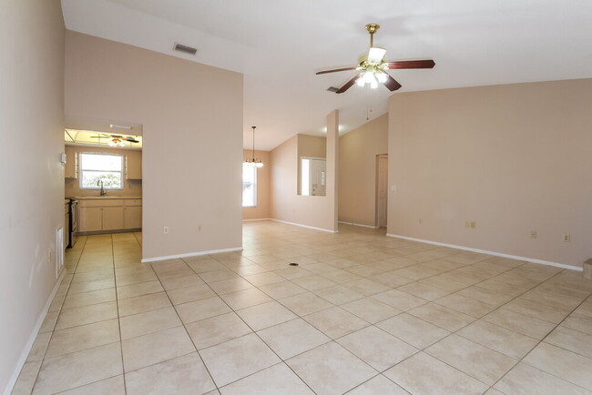 Building Photo - 5556 Colonial Oaks Blvd