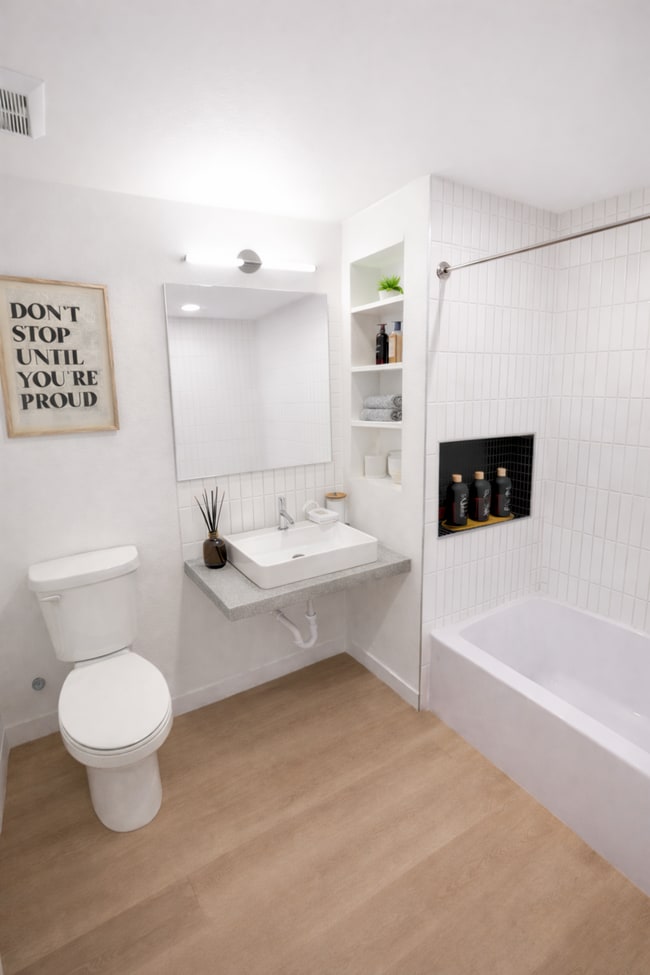 Building Photo - 10th and R