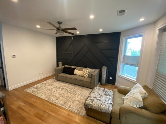 Foto del edificio - 2821 N Springfield Ave