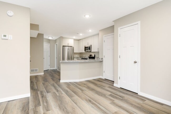 Building Photo - Otsego Townhome for RENT 3bd3ba2gar INTERIOR UNIT available May 01