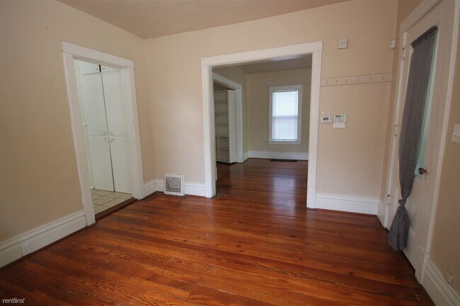 Foto del edificio - 4 br, 2 bath House - 922 Davis St 922 Davis