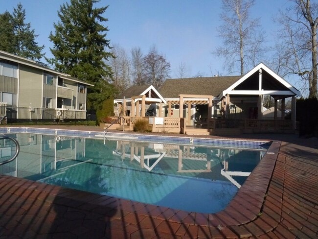 Building Photo - Beautiful remodeled ground floor 2 bedroom 1.5 bath