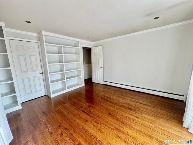 Foto del edificio - 1867 Broadbridge Ave