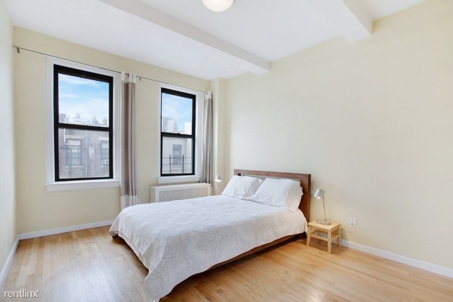 Building Photo - 40 W 90th St