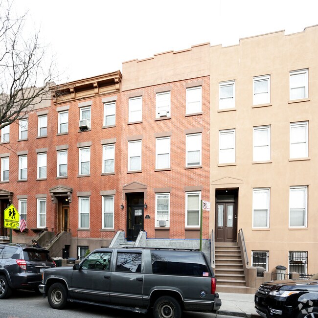 Building Photo - 556 Henry St