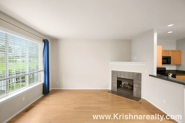 Photo - Lovely Home In A Excellent Location! 2 Bedrm 2.5 Bath in Arbor Reserve **PET FRIENDLY! & INTERNET...