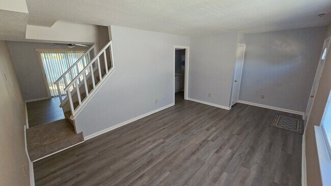 Foto del edificio - Quaint Townhome in Country Club Villas