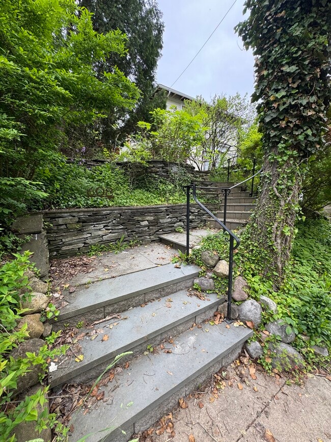 Building Photo - 608 Ackerman Ave