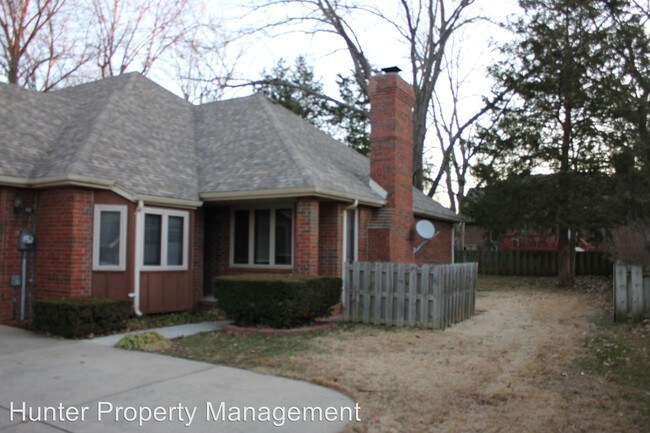 Building Photo - 4700-4700 S Stewart Ave