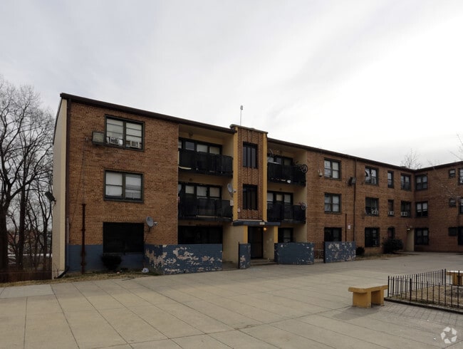 Building Photo - 601-605 46th Pl SE