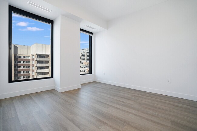 Photo du bâtiment - 1245 Rue Sherbrooke O