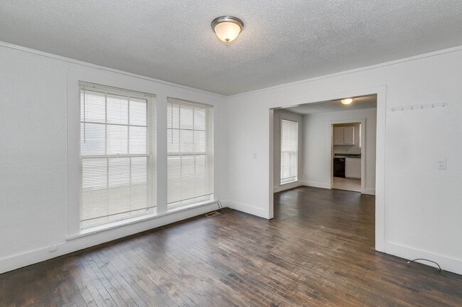 Building Photo - 3 bedroom 1 bath home