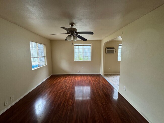 Building Photo - Charming Two-Bedroom House for Rent