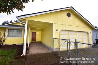Building Photo - 5051 Forsythia St