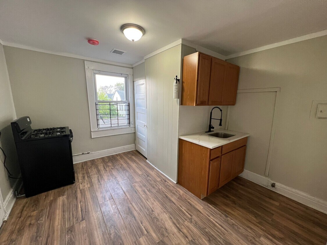 164 S 10th St Unit 3, Newark, NJ 07107 Apartments in Newark, NJ