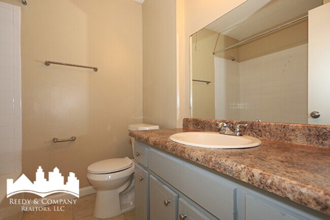 Building Photo - 3095 Normandy Dr