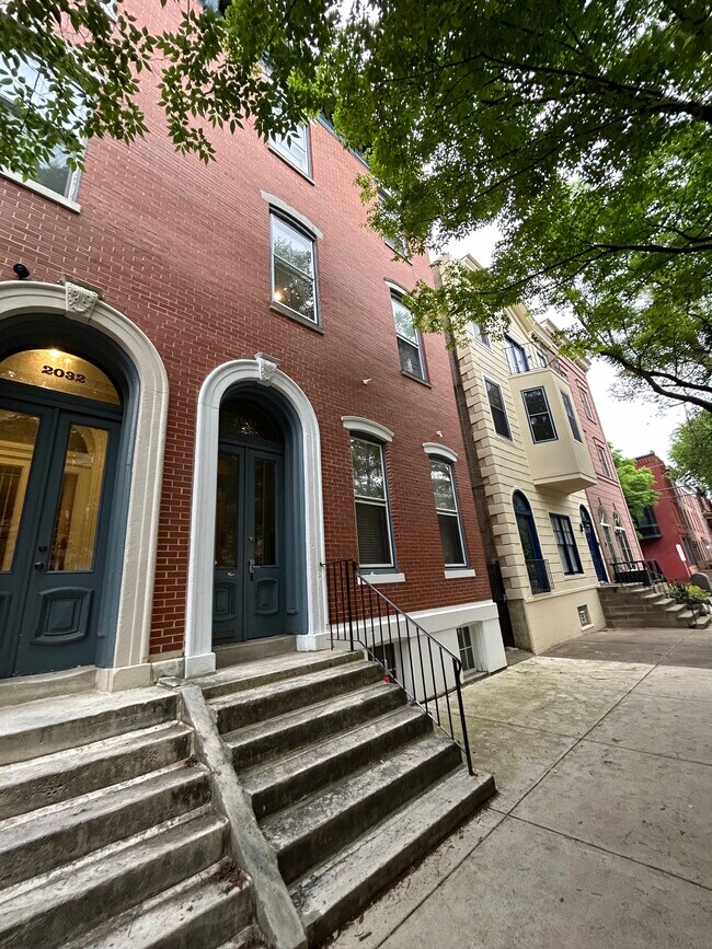 Front of building - 2034 Green St