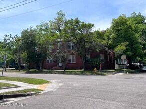 Building Photo - 2622 Boulevard