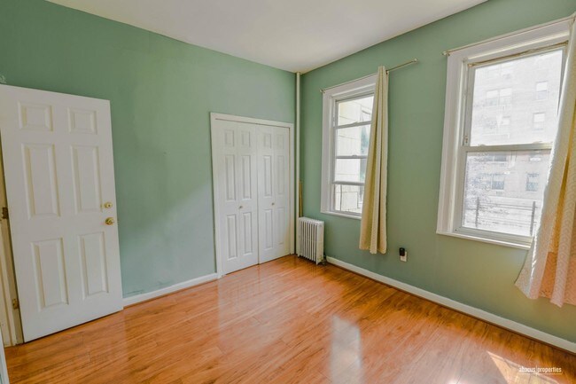 Foto del edificio - 514 E 8th St