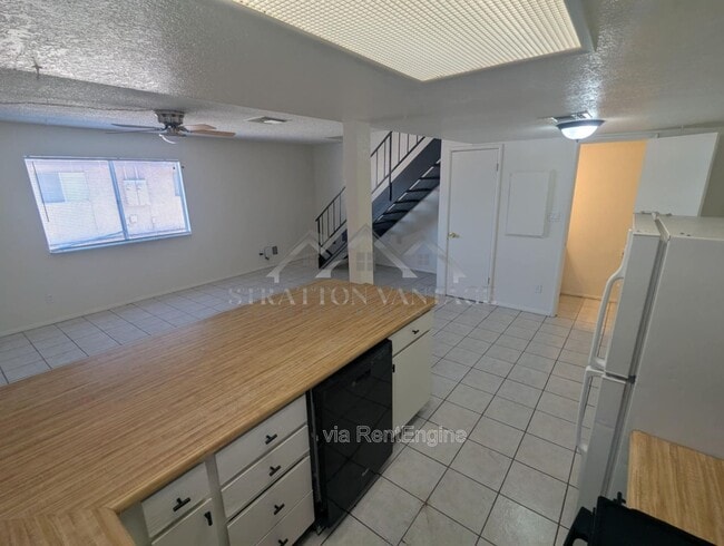 Building Photo - 545 W 16th Ave