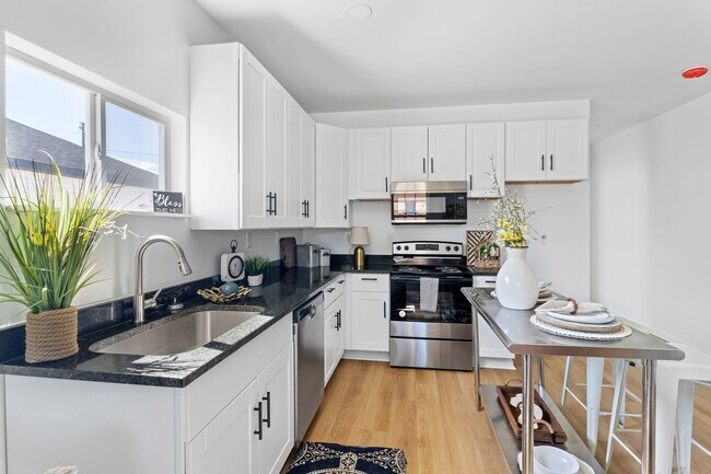 Foto del edificio - 400-402 Amherst Ave
