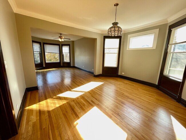 Building Photo - 905 Marengo Ave