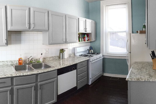 Building Photo - 1428 Sycamore St