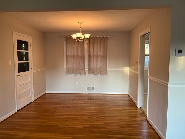 Foto del edificio - 7206 Bayside Ct