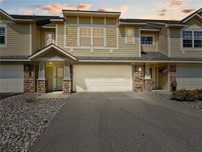 Building Photo - 1625 Fox Hunt Way