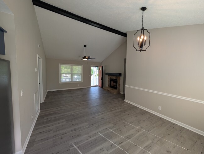 Building Photo - 4920 Peppertree Dr