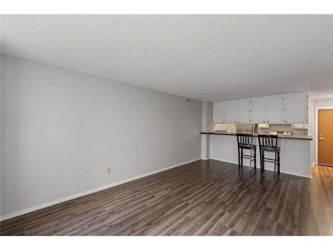 Building Photo - 433 S 7th St