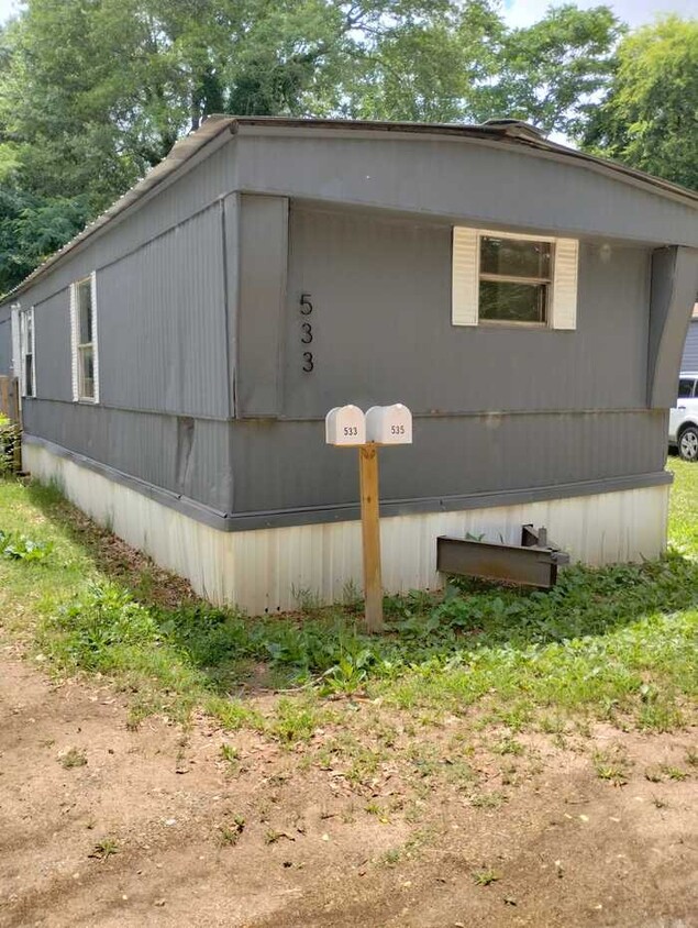 Primary Photo - 2 Bed 1 bath mobile home