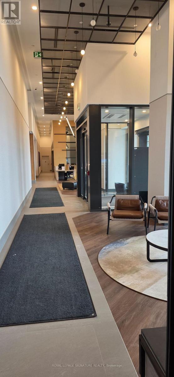 Building Photo - 1007 The Queensway