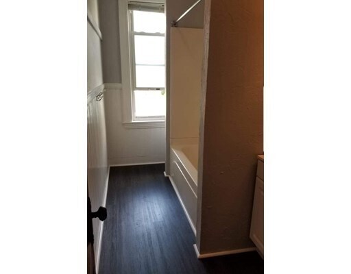 Building Photo - 2 Hillside St