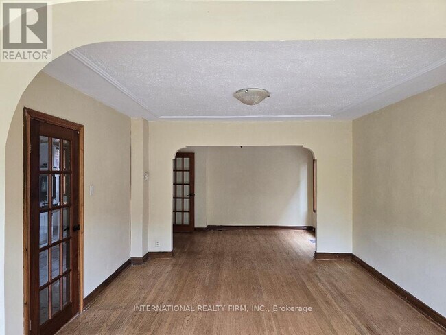 Photo du bâtiment - 607 Coldstream Ave