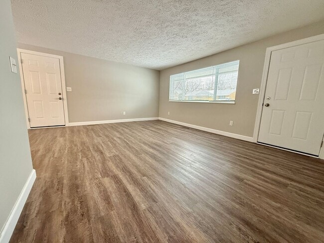Building Photo - 501 Orangewood Dr