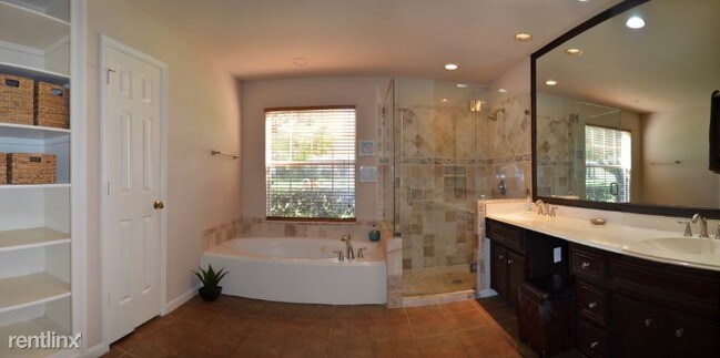 Building Photo - 4 br, 2.5 bath House - 820 Tartan Trail