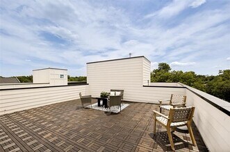 Building Photo - 5637 Live Oak St
