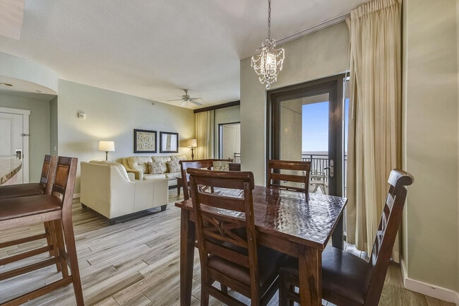 Foto del edificio - 15100 Front Beach Rd