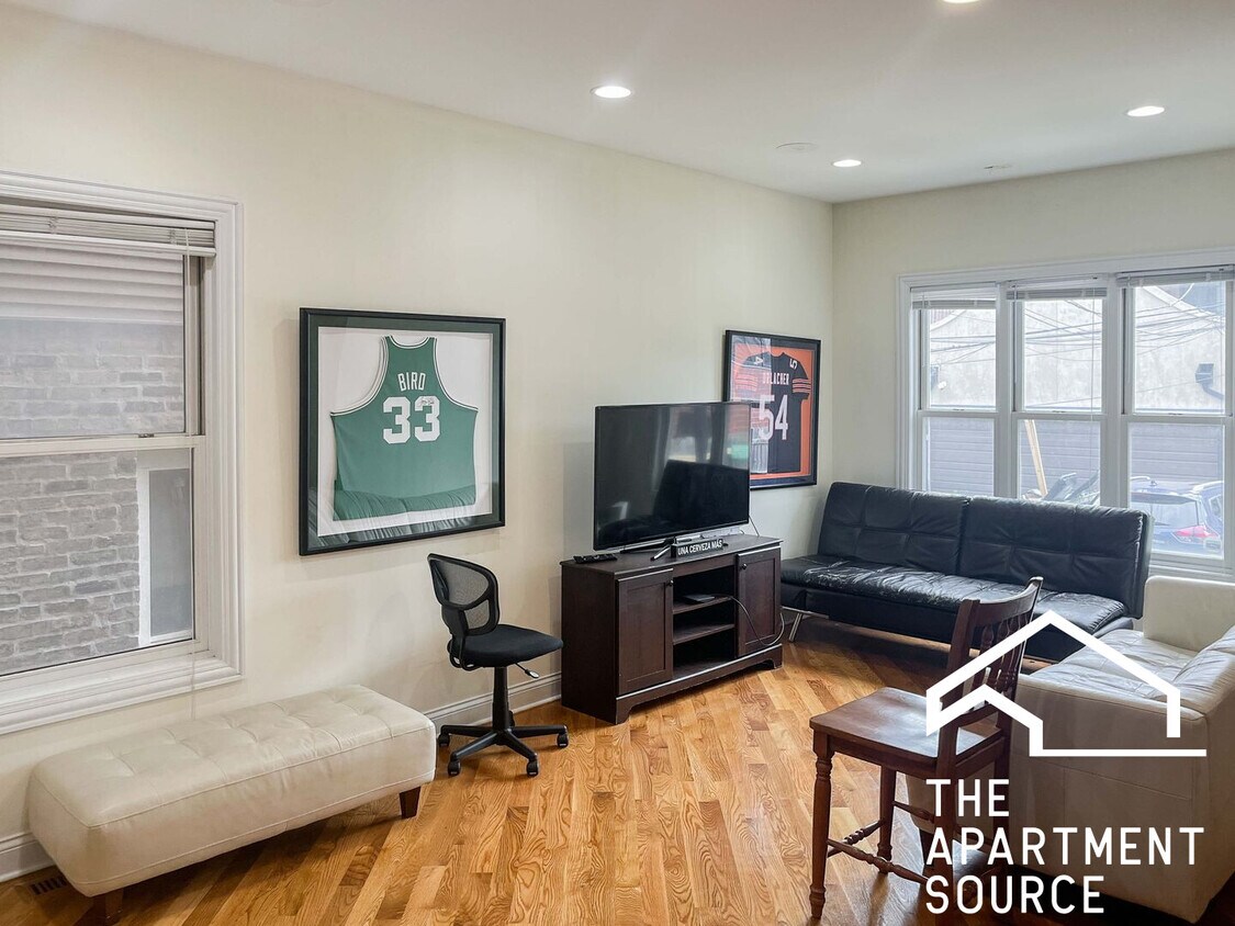 Foto principal - 2334 N Greenview Ave