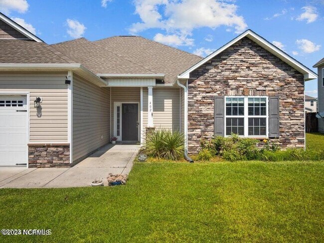 Building Photo - 402 Derrick Dr