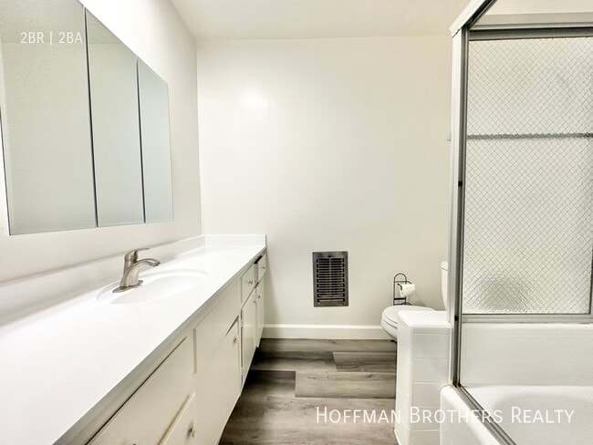 Building Photo - 1432 N Fairfax Ave