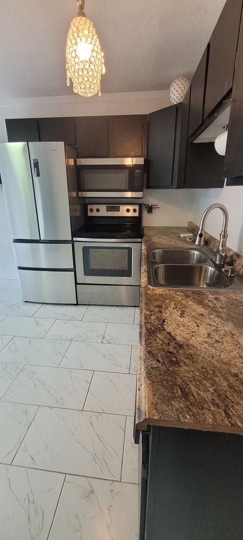 111 W. Franklin-FOURPOINT - 111 W. Franklin-FOURPOINT Apartment