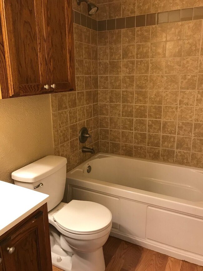 Foto del edificio - 3 Bedroom, Southern Hills, off Burt Kouns